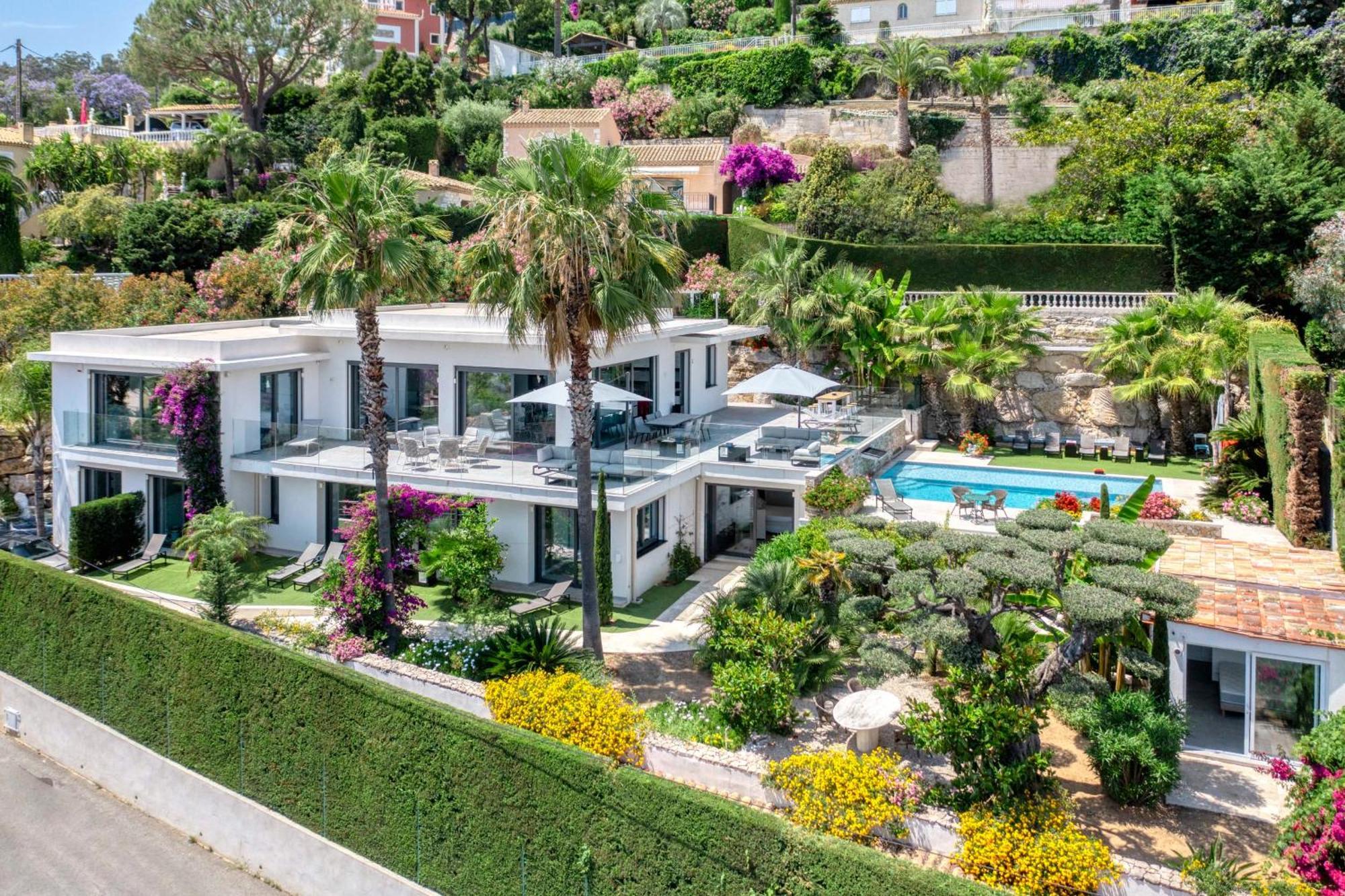 Ref 2128 - - Sea View For Rent *